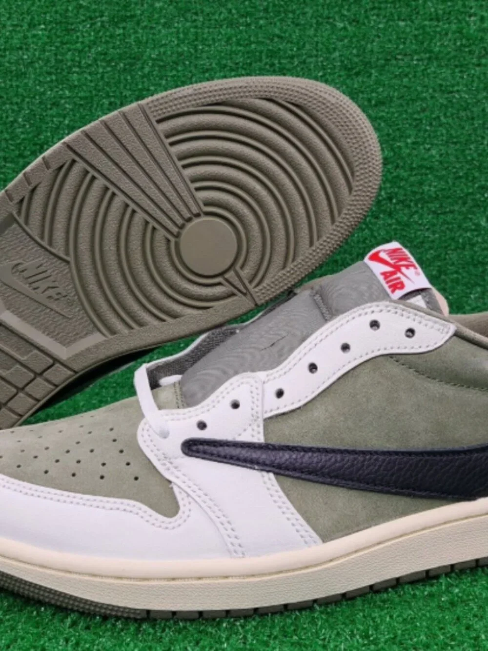 Travis Scott x Air Jordan 1 OG SP Low Medium Olive Sneakers